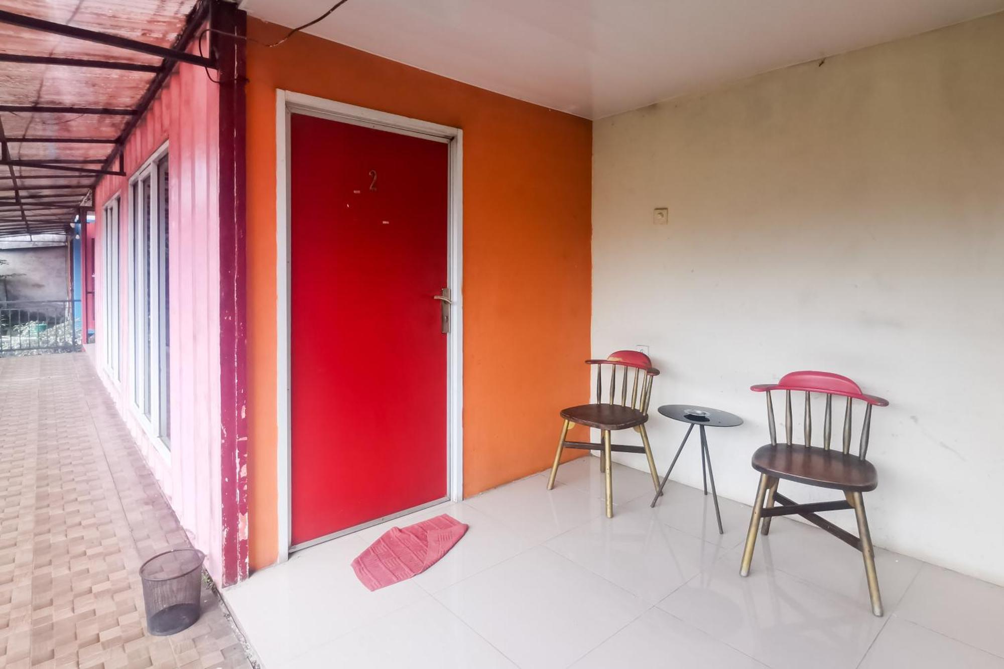 Hotel Container Inn Mitra Reddoorz Gadok Ngoại thất bức ảnh