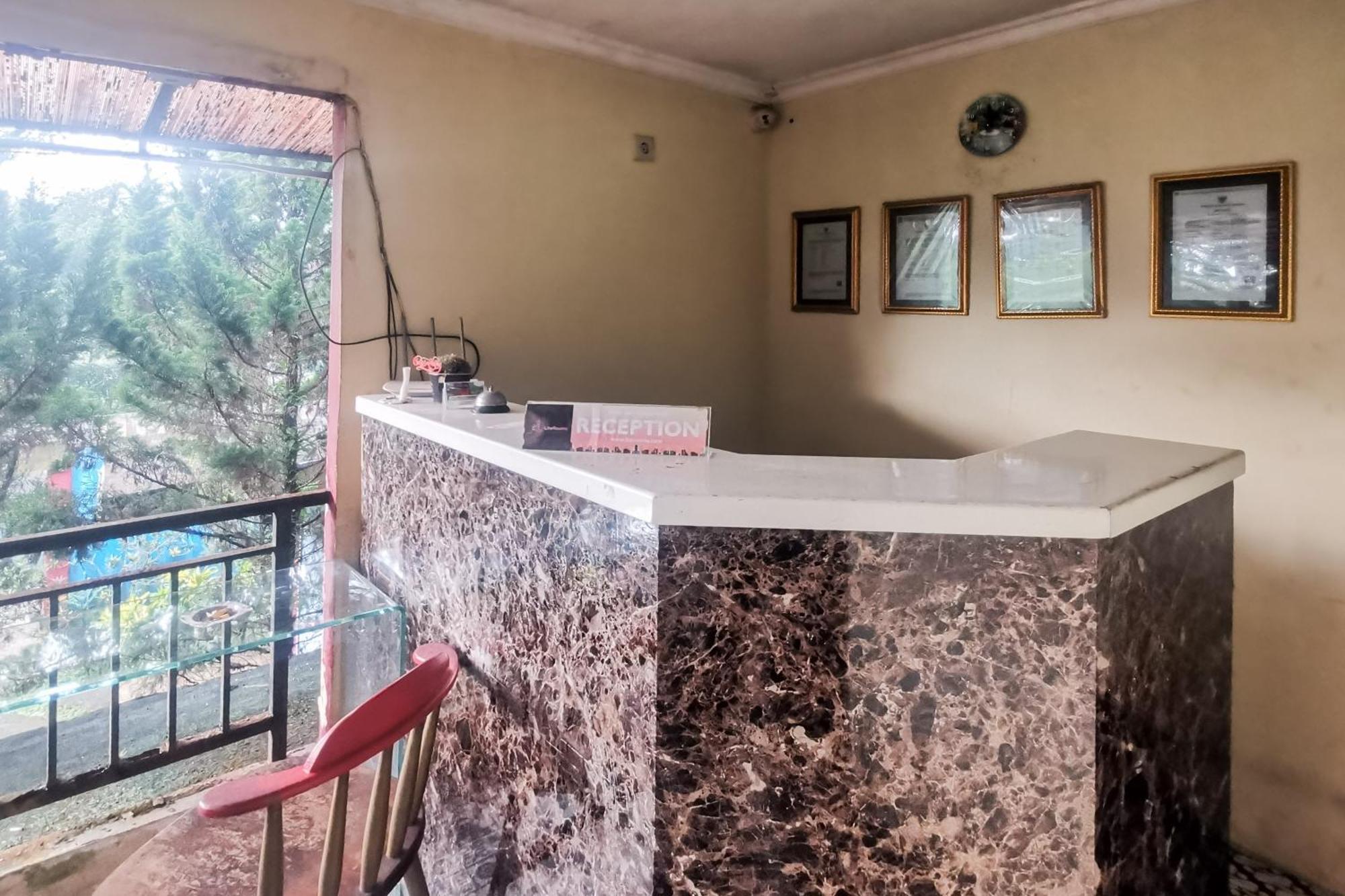 Hotel Container Inn Mitra Reddoorz Gadok Ngoại thất bức ảnh