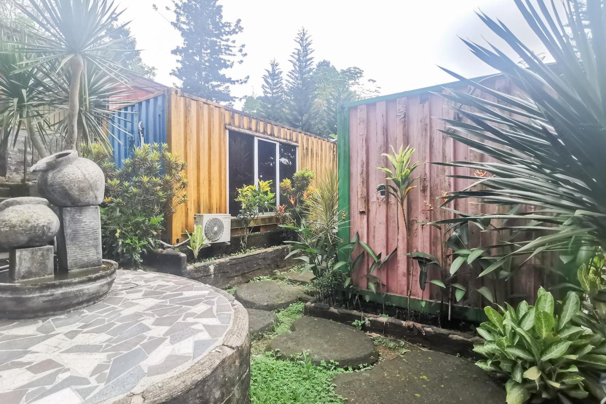 Hotel Container Inn Mitra Reddoorz Gadok Ngoại thất bức ảnh