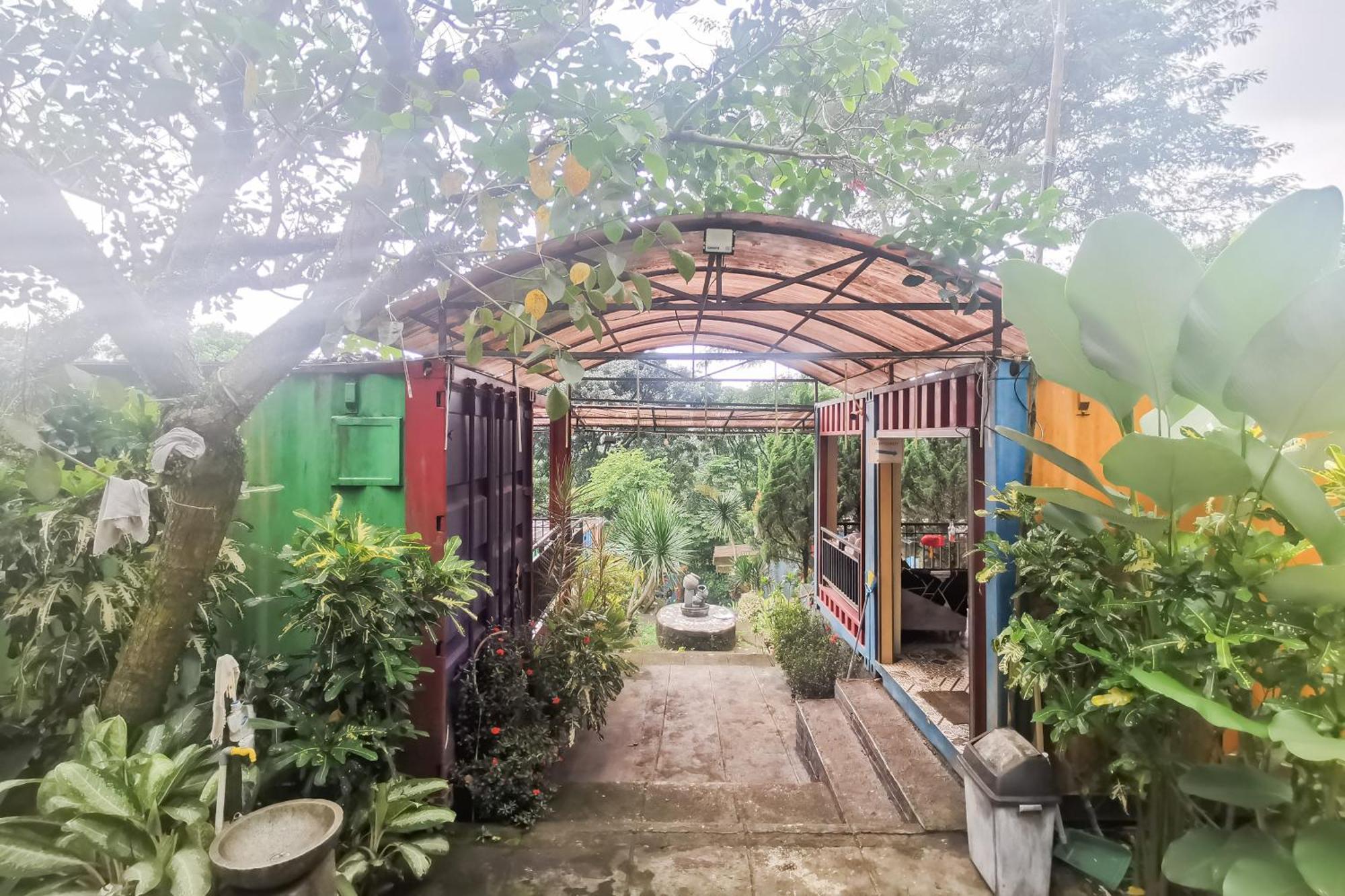 Hotel Container Inn Mitra Reddoorz Gadok Ngoại thất bức ảnh